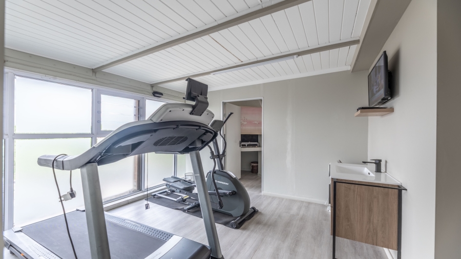 5 Bedroom Property for Sale in Flamingo Vlei Western Cape